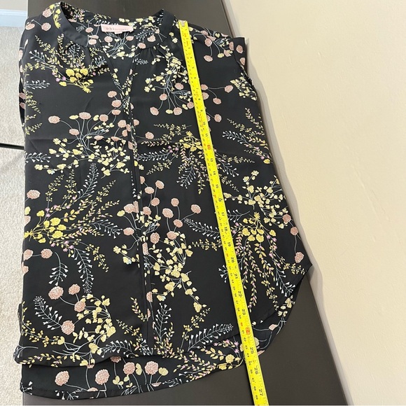 Philosophy Floral V-Neck Short Sleeve Blouse - Picture 12 of 13